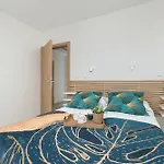Cozy Laszkiewicza With Parking By Renters
