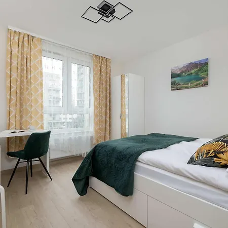 Cozy Laszkiewicza With Parking By Renters Lägenhet *