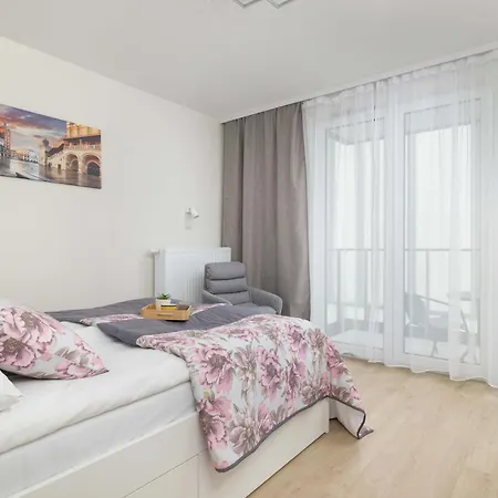 Cozy Laszkiewicza With Parking By Renters Lägenhet *