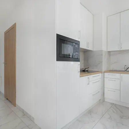 Cozy Laszkiewicza With Parking By Renters Lägenhet *
