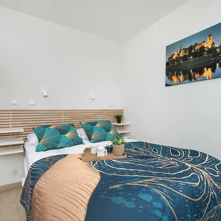Cozy Laszkiewicza With Parking By Renters Lägenhet