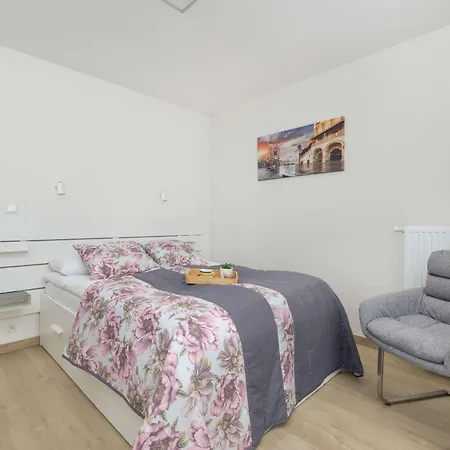 Apartment Cozy Laszkiewicza With Parking By Renters Krakow