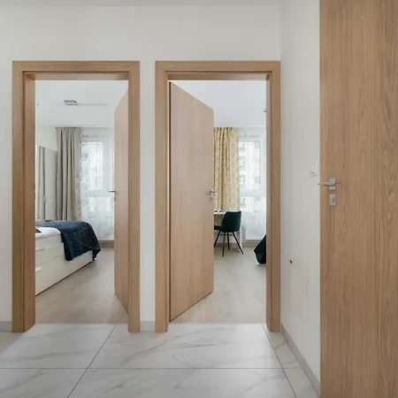 Cozy Laszkiewicza With Parking By Renters