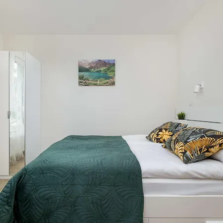 Cozy Laszkiewicza With Parking By Renters