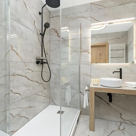 Cozy Laszkiewicza With Parking By Renters