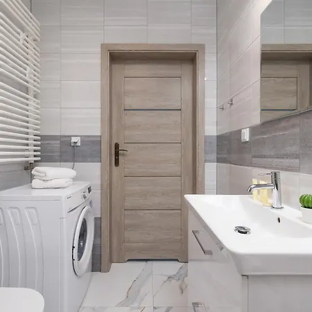 Cozy Laszkiewicza With Parking By Renters Apartment