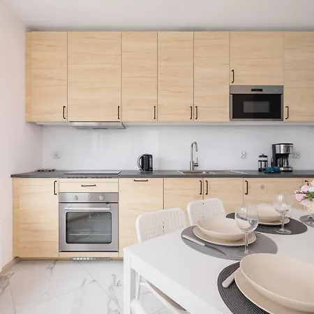 Cozy Laszkiewicza With Parking By Renters Apartment