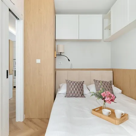 Apartment Cozy Laszkiewicza With Parking By Renters Krakow