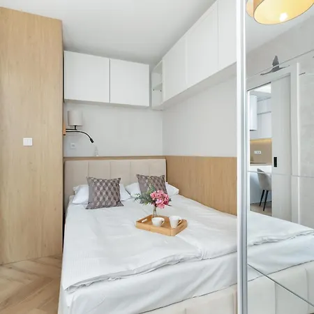 Cozy Laszkiewicza With Parking By Renters Krakow