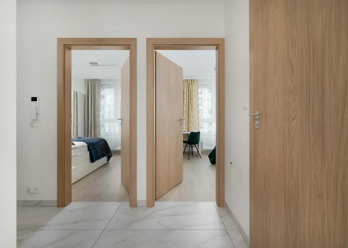 Cozy Laszkiewicza With Parking By Renters