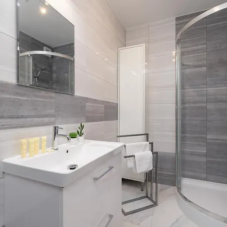 아파트 Cozy Laszkiewicza With Parking By Renters